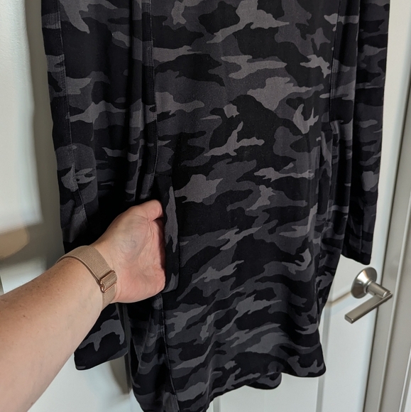 Athleta Balance Lux Black Camo Long Sleeve Dress sz S - Picture 3 of 8